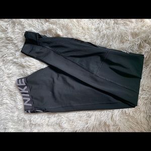 High Waisted Women’s Nike Pro tights size Small